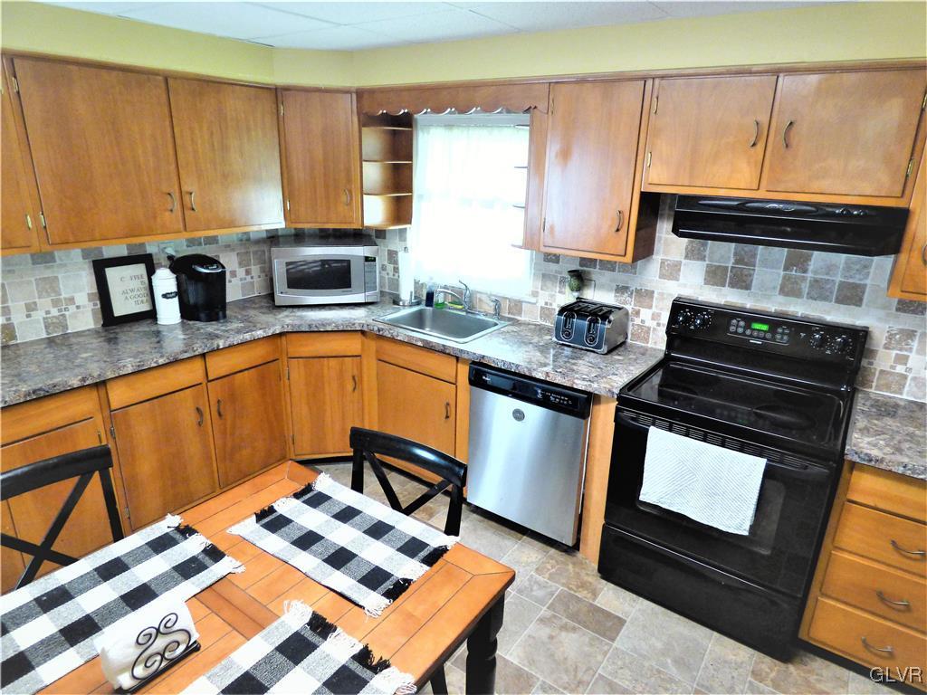 1559 Valley Road Bethlehem, PA 18018 - Photo 10 of 17 Gallery Image 10