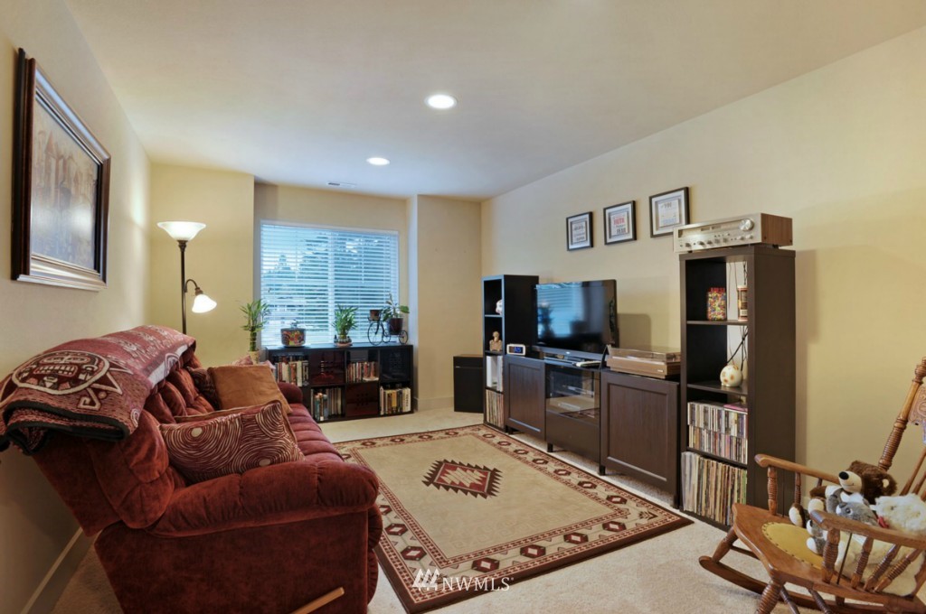 4910 Southeast 2nd Place Renton, WA 98059 - Photo 9 of 22