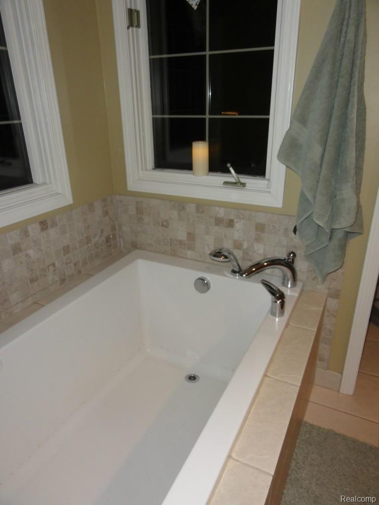 7105 Summit Ridge Brighton, MI 48116 - Photo 27 of 35 DSC06363.jpg