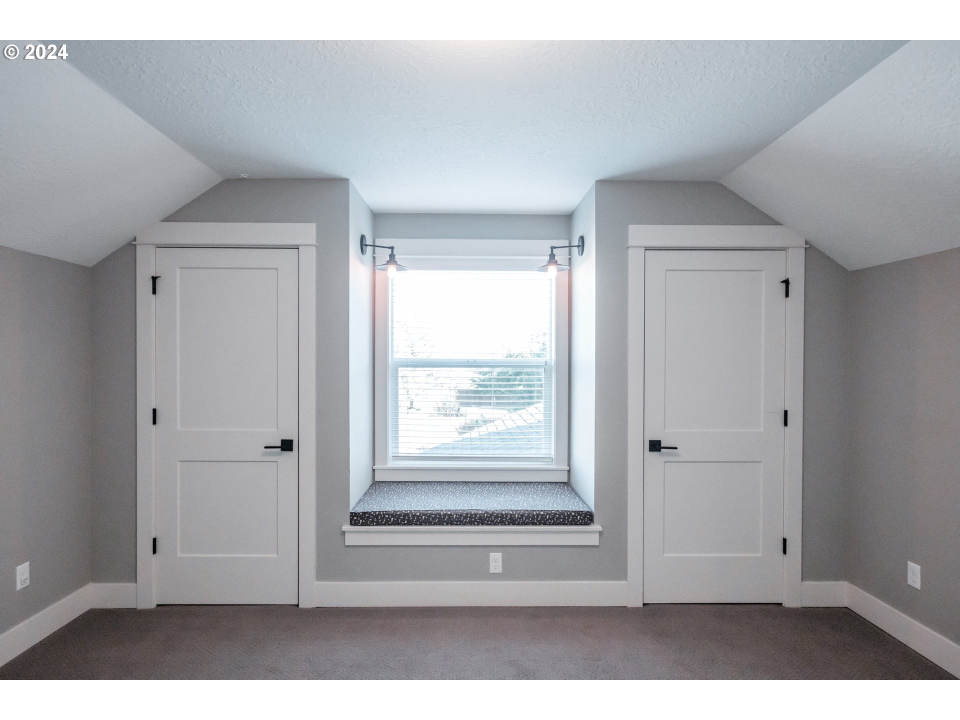 10886 Bethel Road Amity, OR 97101 - Photo 35 of 42 a view of entryway with window