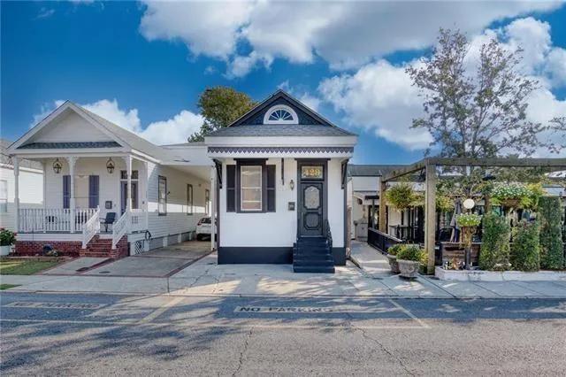 $375,000 | 429 Huey P Long Avenue, Gretna, LA 70053