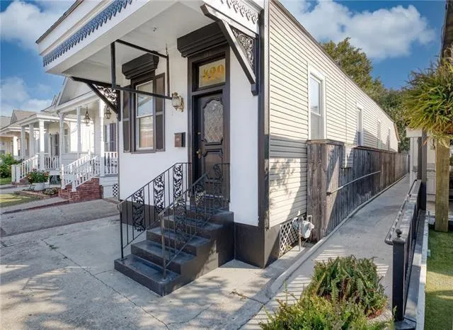 $375,000 | 429 Huey P Long Avenue, Gretna, LA 70053