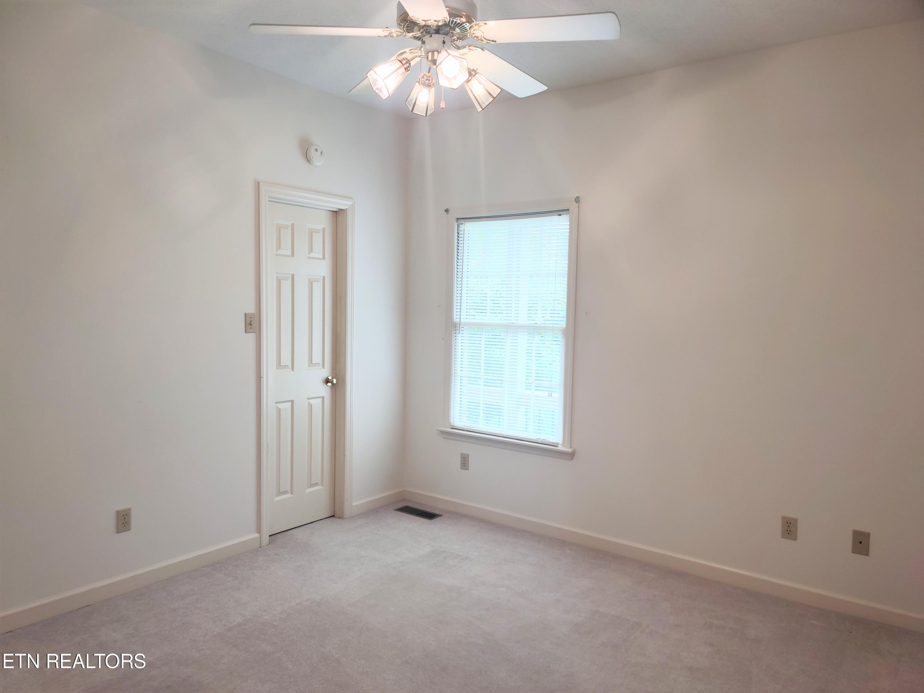 127 Capital Circle Oak Ridge, TN 37830 - Photo 11 of 15 IMG_20240808_165128073~2