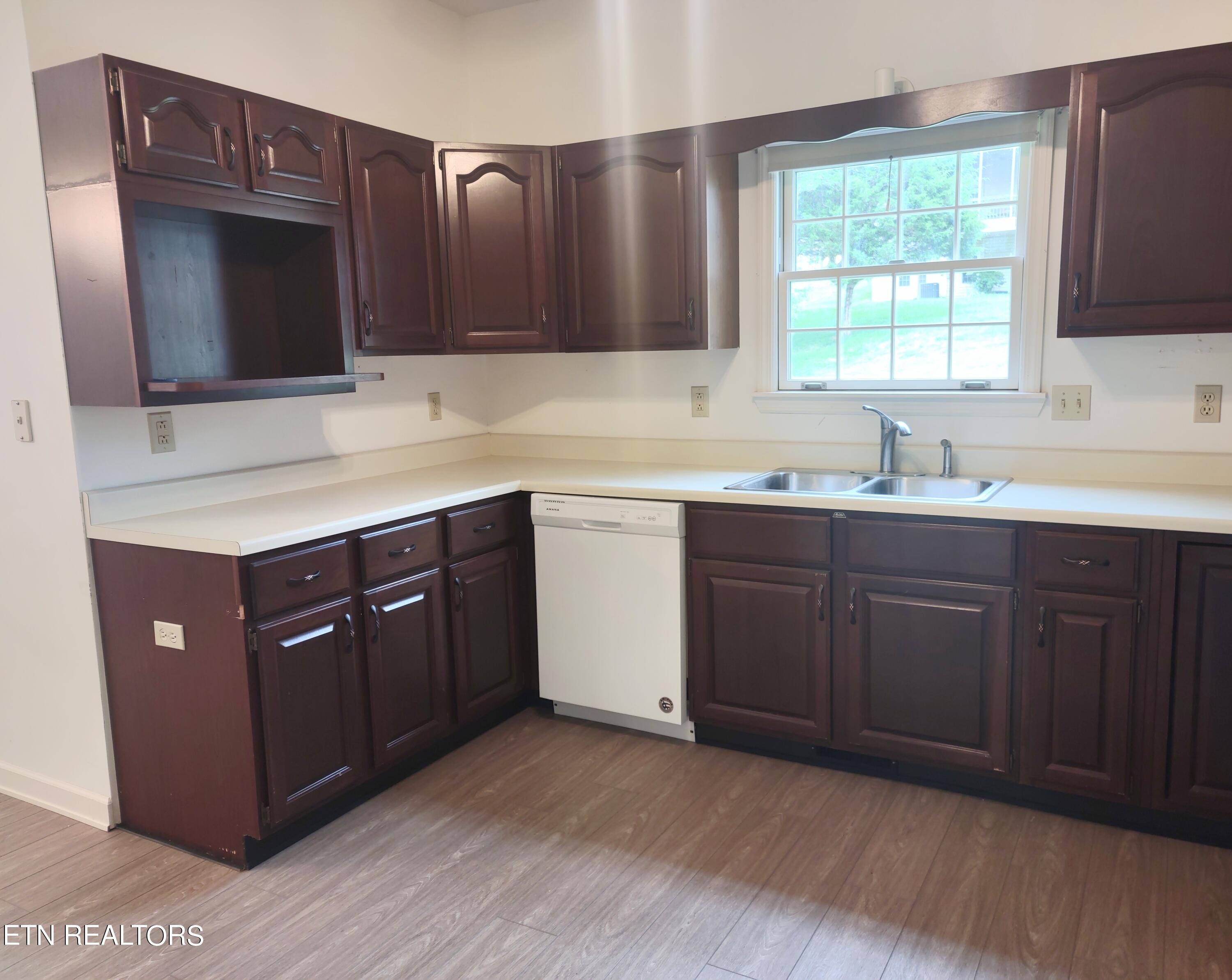 127 Capital Circle Oak Ridge, TN 37830 - Photo 5 of 15 IMG_20240808_164305795~4