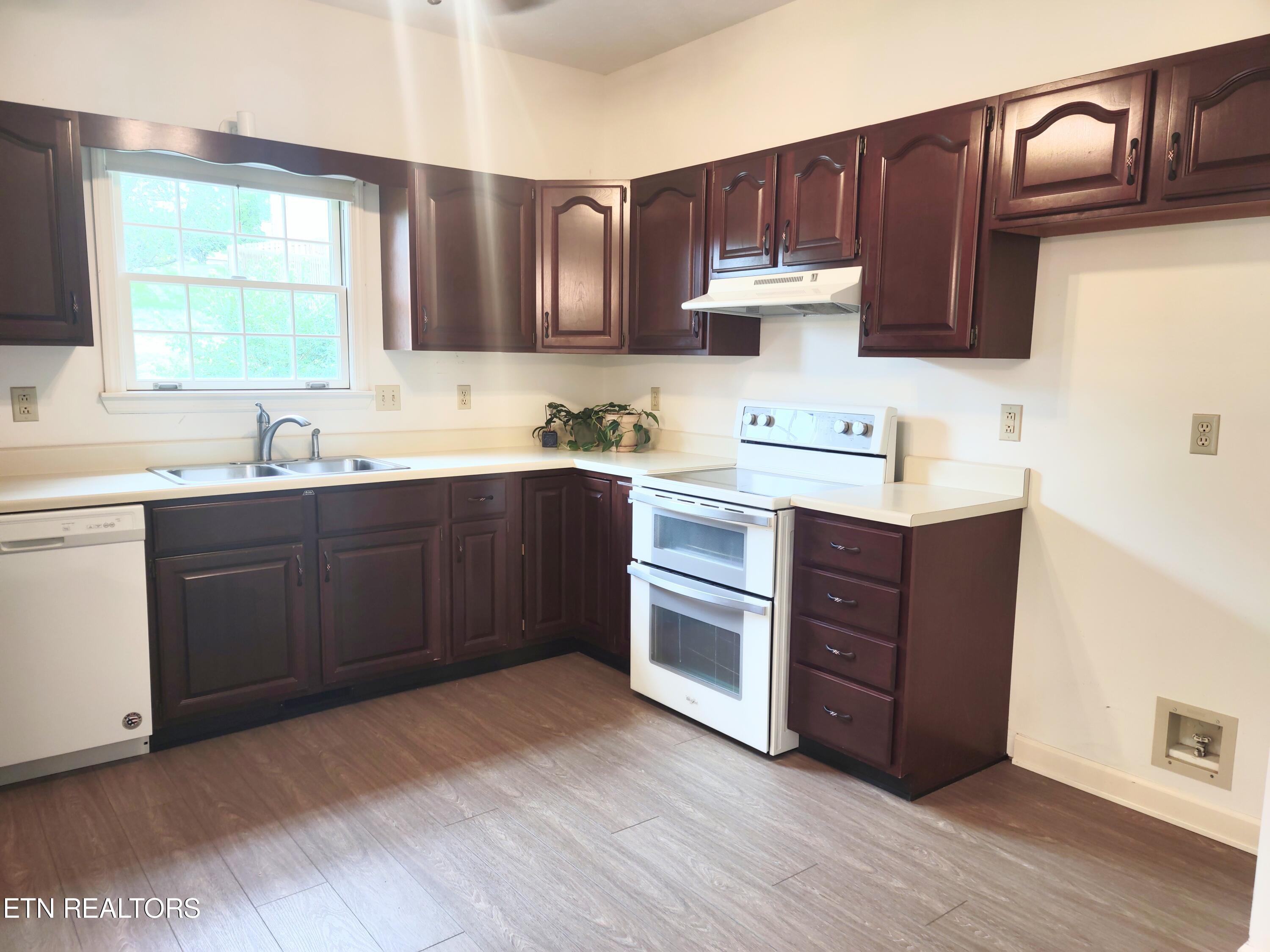 127 Capital Circle Oak Ridge, TN 37830 - Photo 6 of 15 IMG_20240808_164256800~2