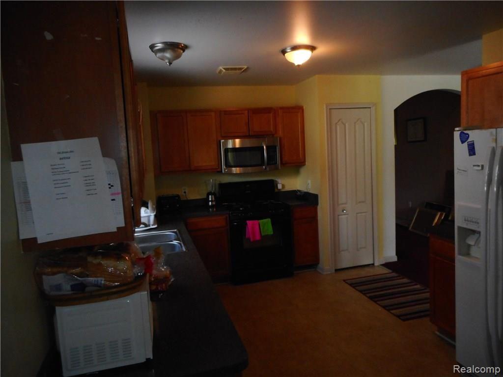 34600 Van Born Road Wayne, MI 48184 - Photo 14 of 29 DSCN0027.JPG