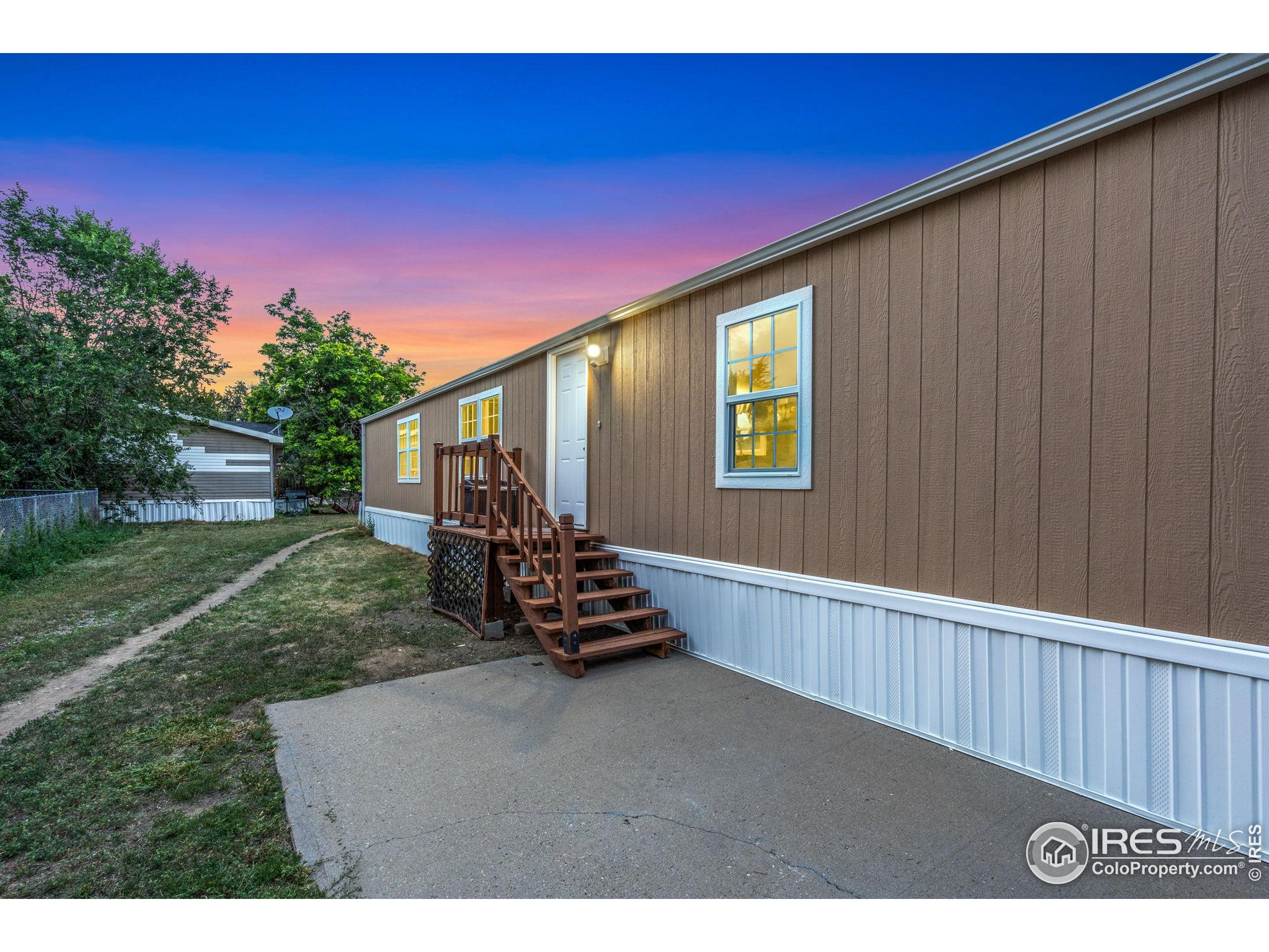 2500 East Harmony Road, Unit 166 Fort Collins, CO 80528 - Photo 5 of 24 a backyard of a house with table and chairs