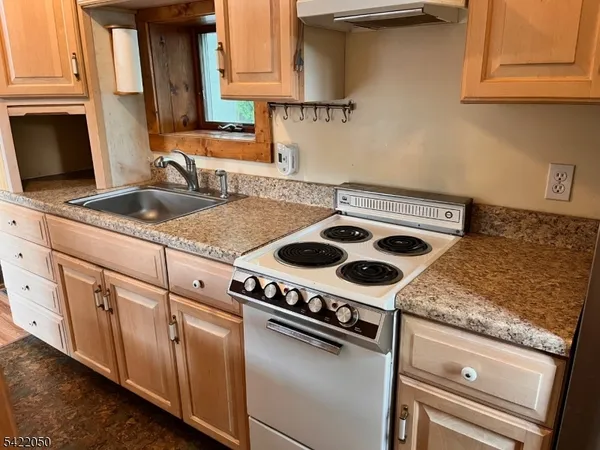 $1,950 | 34 Rose Trail, Andover, NJ 07821