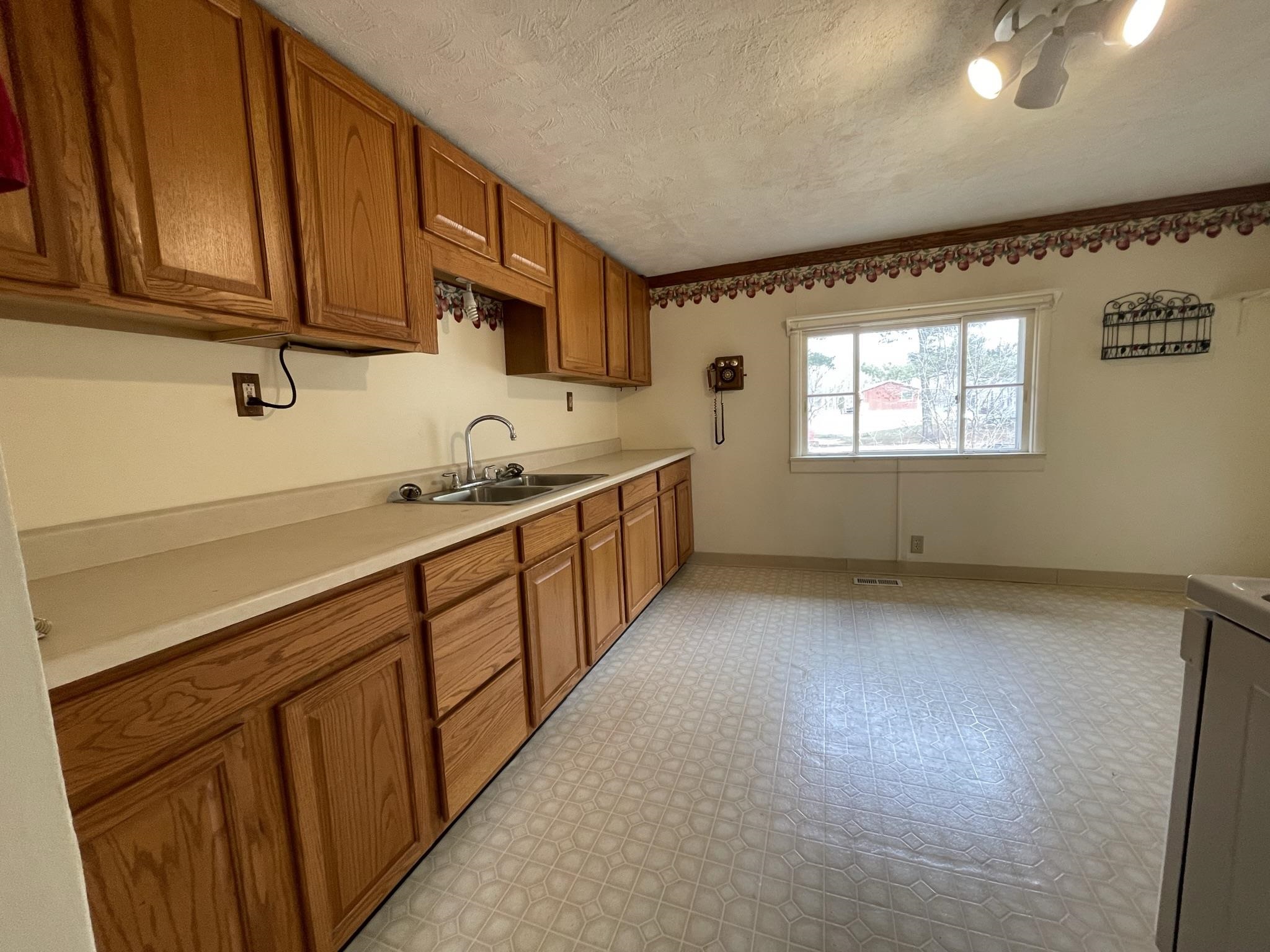 8057 East Baseline Road Mount Pleasant, MI 48858 - Photo 7 of 24 1897658-6.JPG