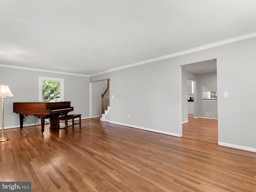 7412 Miller Fall Road Rockville, MD 20855 - Photo 10 of 69 Livingroom