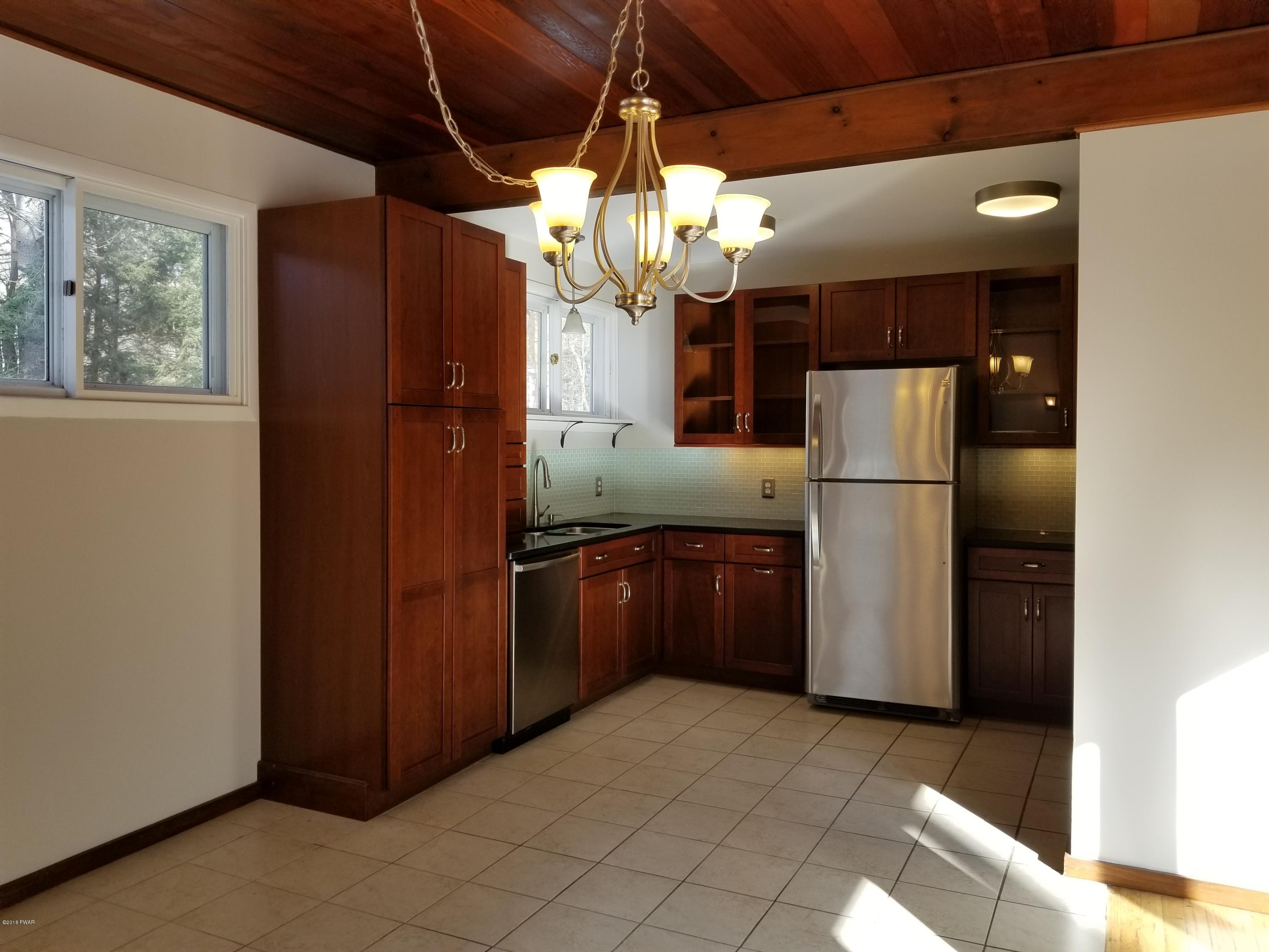 117 Moon Valley Road Milford, PA 18337 - Photo 15 of 34 15. Kitchen