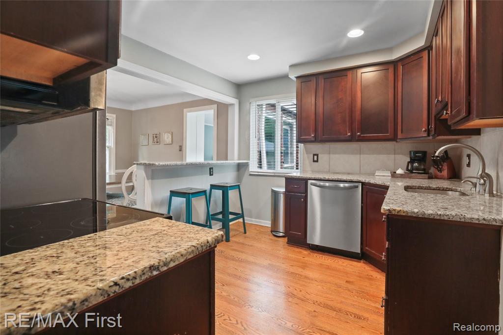 324 Fisher Road Grosse Pointe Farms, MI 48230 - Photo 8 of 22