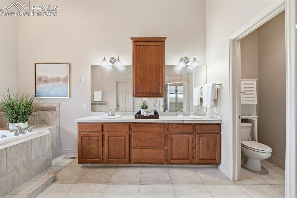 10350 Hodgen Road Colorado Springs, CO 80908 - Photo 16 of 49 Primary Bathroom