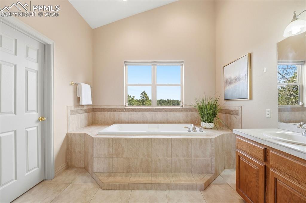 10350 Hodgen Road Colorado Springs, CO 80908 - Photo 17 of 49 Primary Bathroom