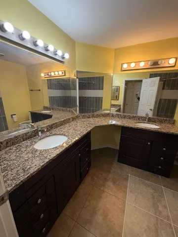 $2,595 | 2156 Camden Lane, Unit 2156, Hanover Park, IL 60133