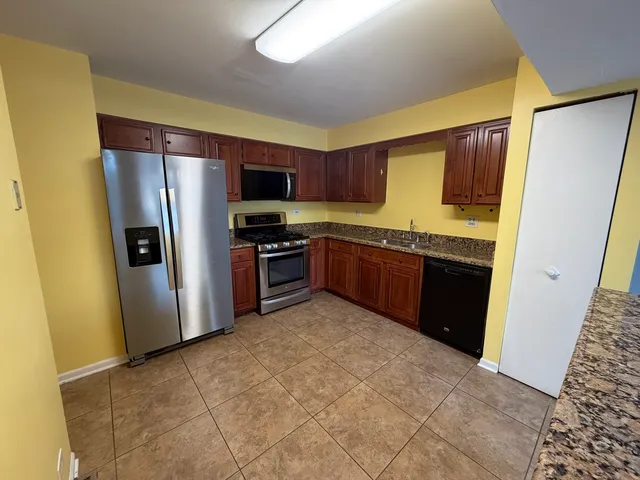 $2,595 | 2156 Camden Lane, Unit 2156, Hanover Park, IL 60133