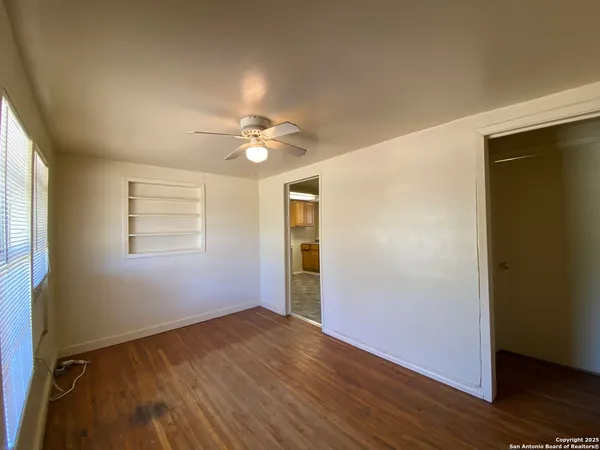 $950 | 204 Campbell Avenue, Jourdanton, TX 78026