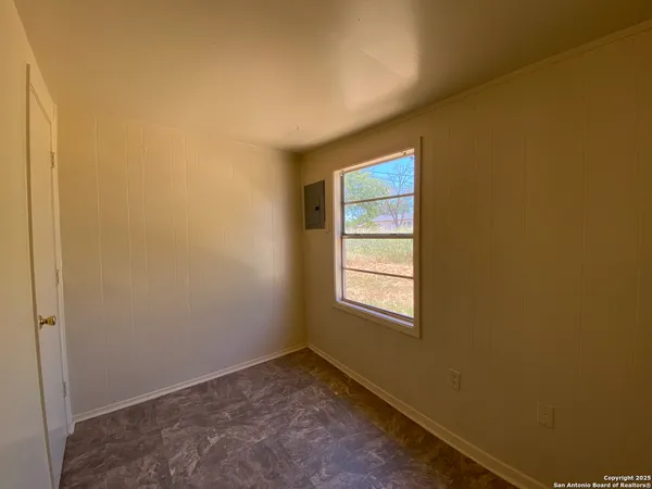 $950 | 204 Campbell Avenue, Jourdanton, TX 78026