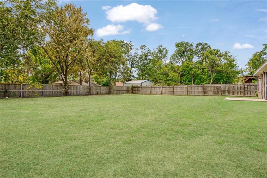 700 East 6th Street Bonham, TX 75418 - Photo 5 of 28 a view of a yard