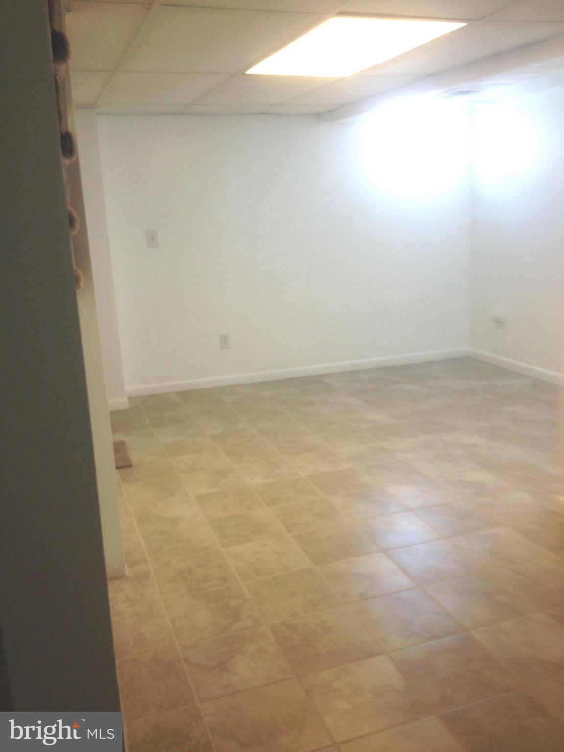 935 Coleridge Road Baltimore, MD 21229 - Photo 8 of 13 Interior (General)