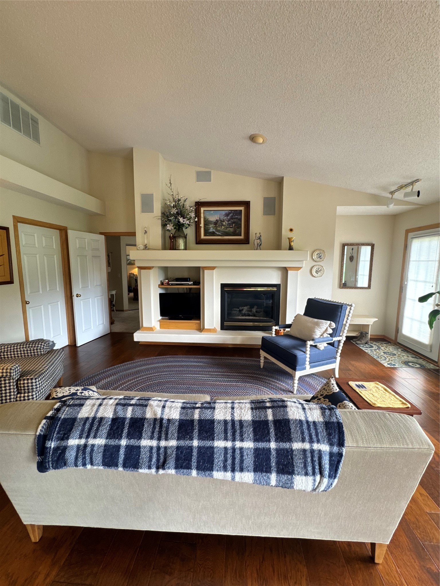 1925 Hunter Hill Road Hudson, WI 54016 - Photo 4 of 18