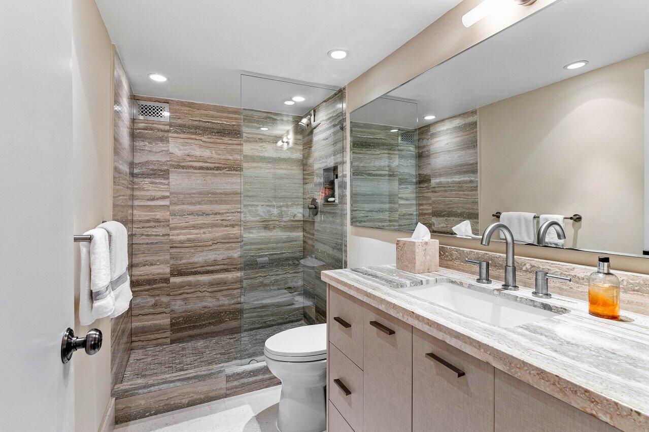 354 Chilean Avenue, Unit 3A Palm Beach, FL 33480 - Photo 16 of 30 Primary Bath