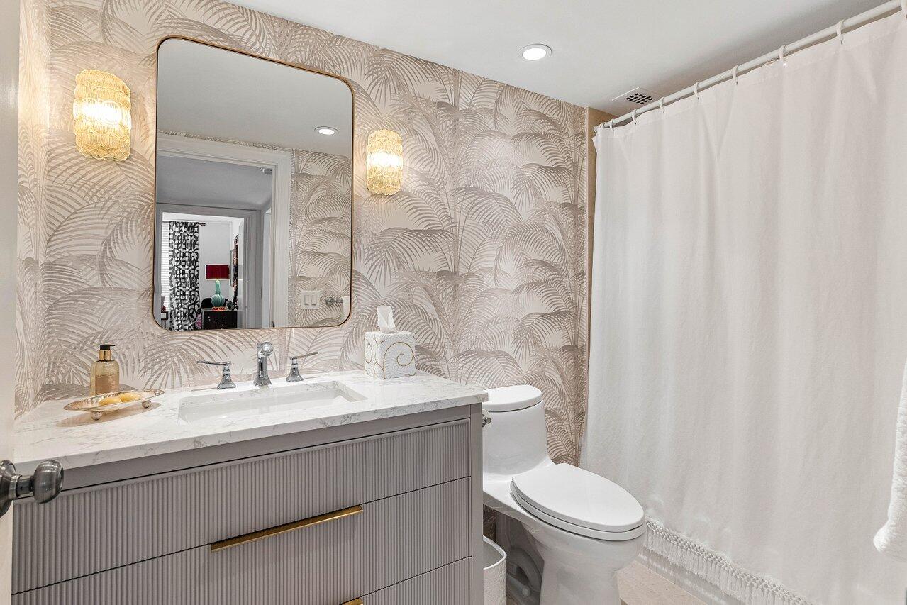354 Chilean Avenue, Unit 3A Palm Beach, FL 33480 - Photo 20 of 30 Guest Bath