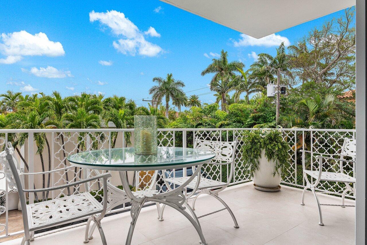 354 Chilean Avenue, Unit 3A Palm Beach, FL 33480 - Photo 21 of 30 Balcony/Terrace