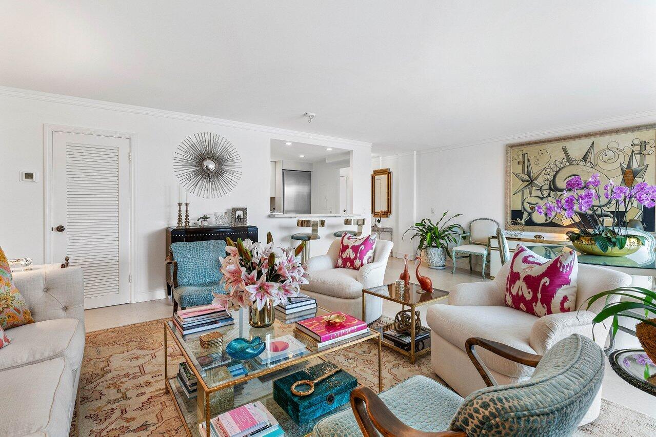 354 Chilean Avenue, Unit 3A Palm Beach, FL 33480 - Photo 7 of 30 Living