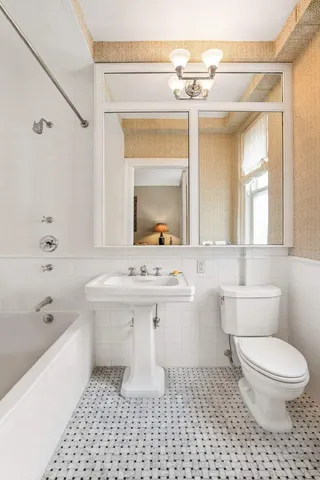 $2,450,000 | 1105 Park Avenue, Unit 6D | Upper East Side