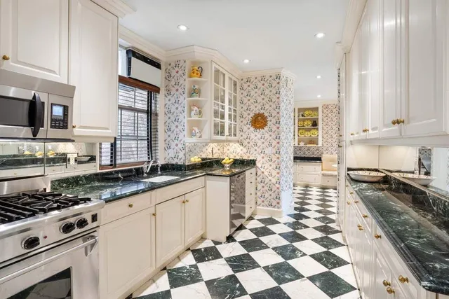 $2,450,000 | 1105 Park Avenue, Unit 6D | Upper East Side