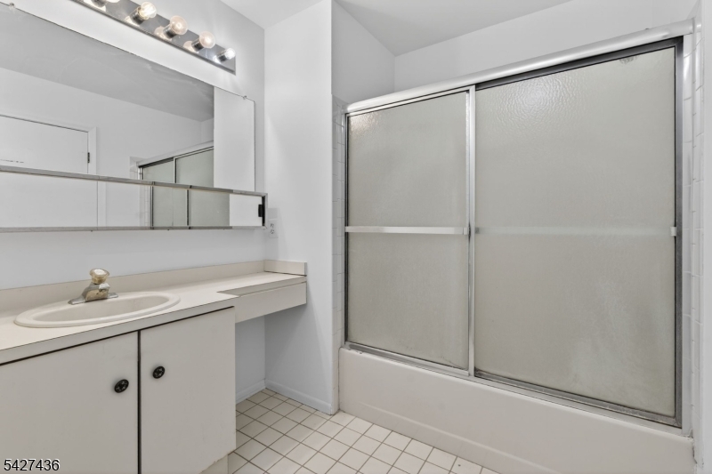 169 Castle Ridge Drive East Hanover, NJ 07936 - Photo 22 of 34