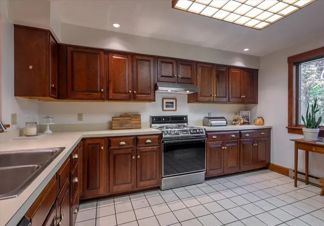 $349,000 | 10 Harbor Drive, Unit 10, Lincolnville, ME 04849