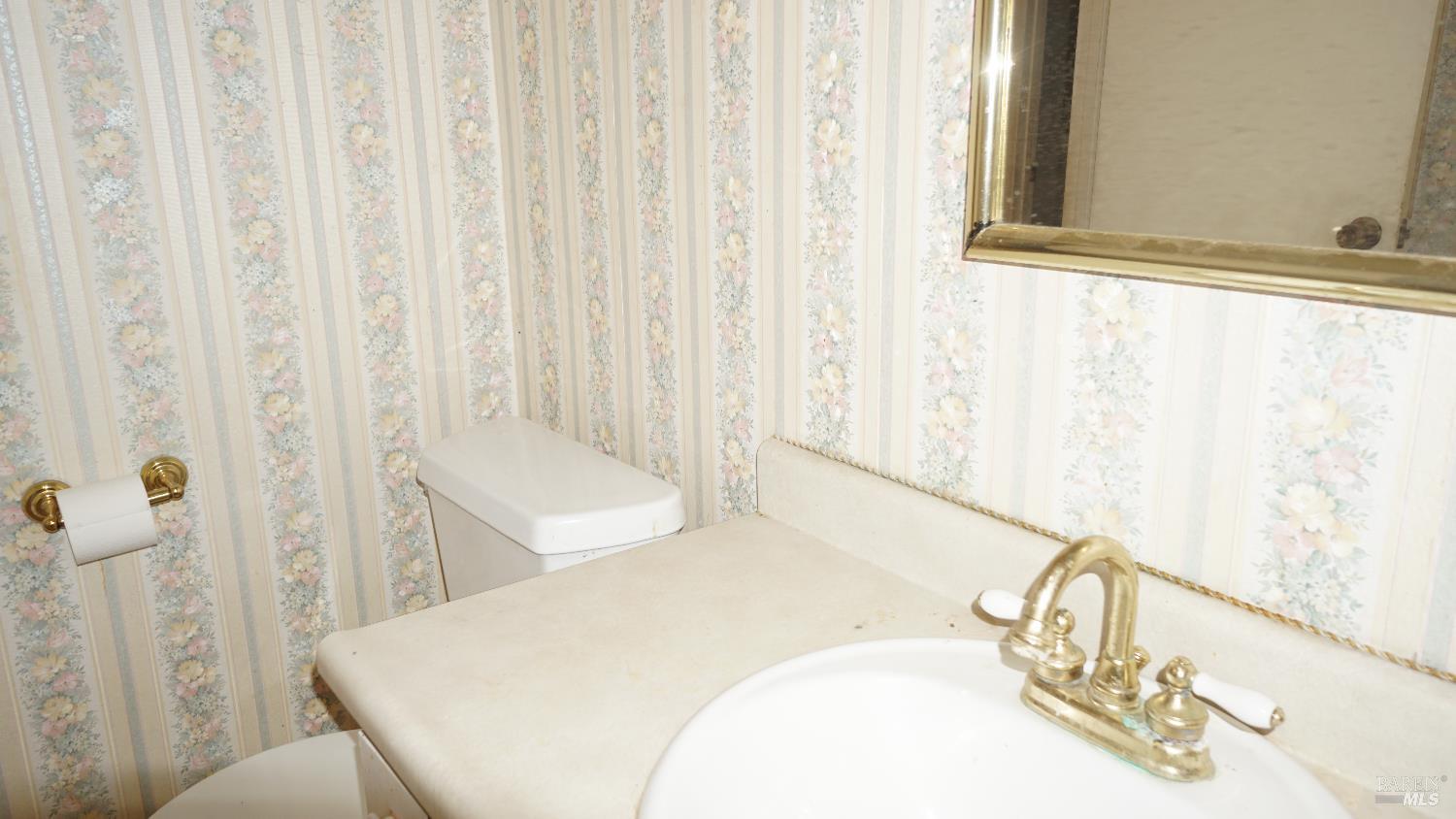 522 Santa Alicia Drive Rohnert Park, CA 94928 - Photo 17 of 24 a bathroom with a sink and a tub