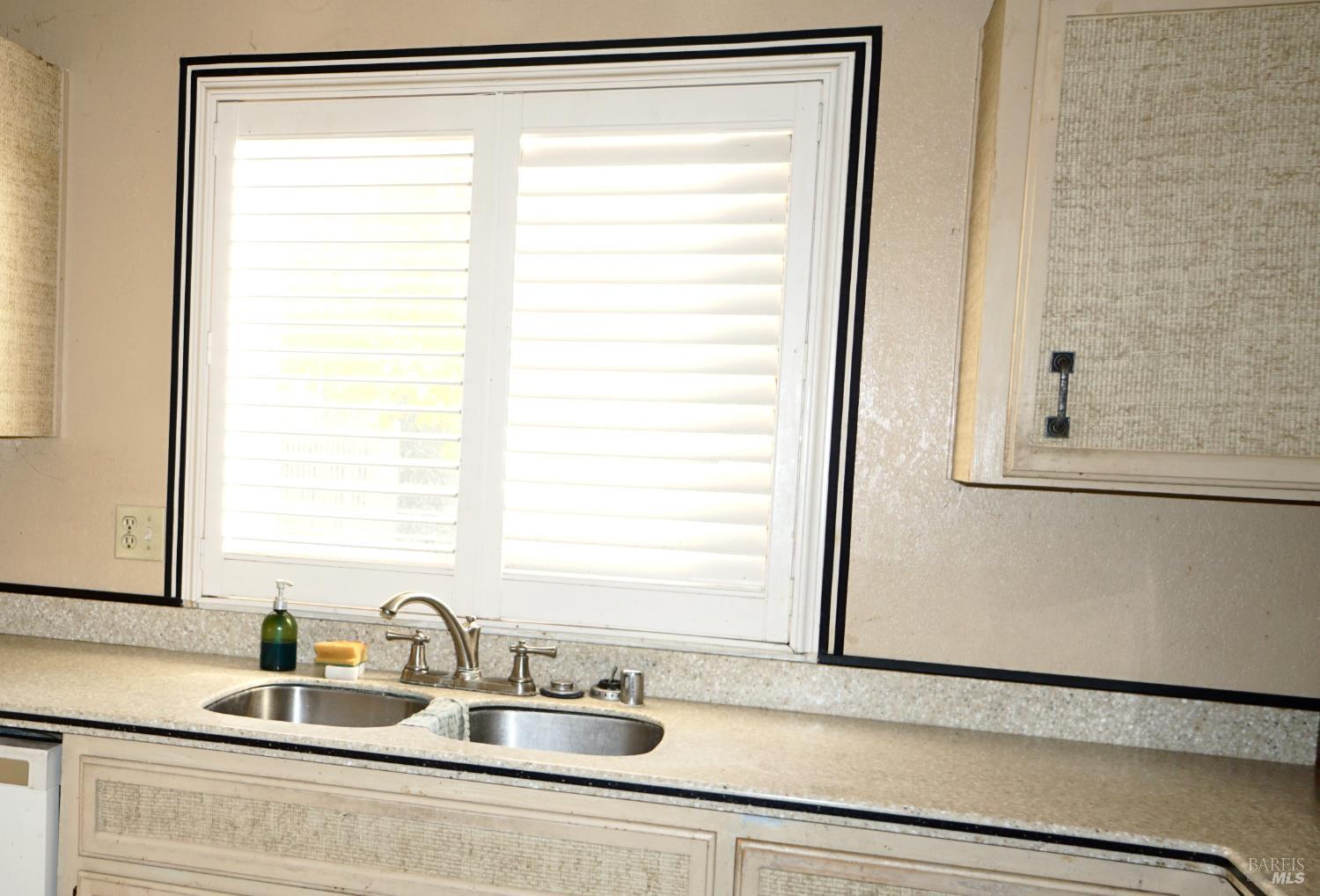 522 Santa Alicia Drive Rohnert Park, CA 94928 - Photo 7 of 24 a bathroom with a sink and a mirror