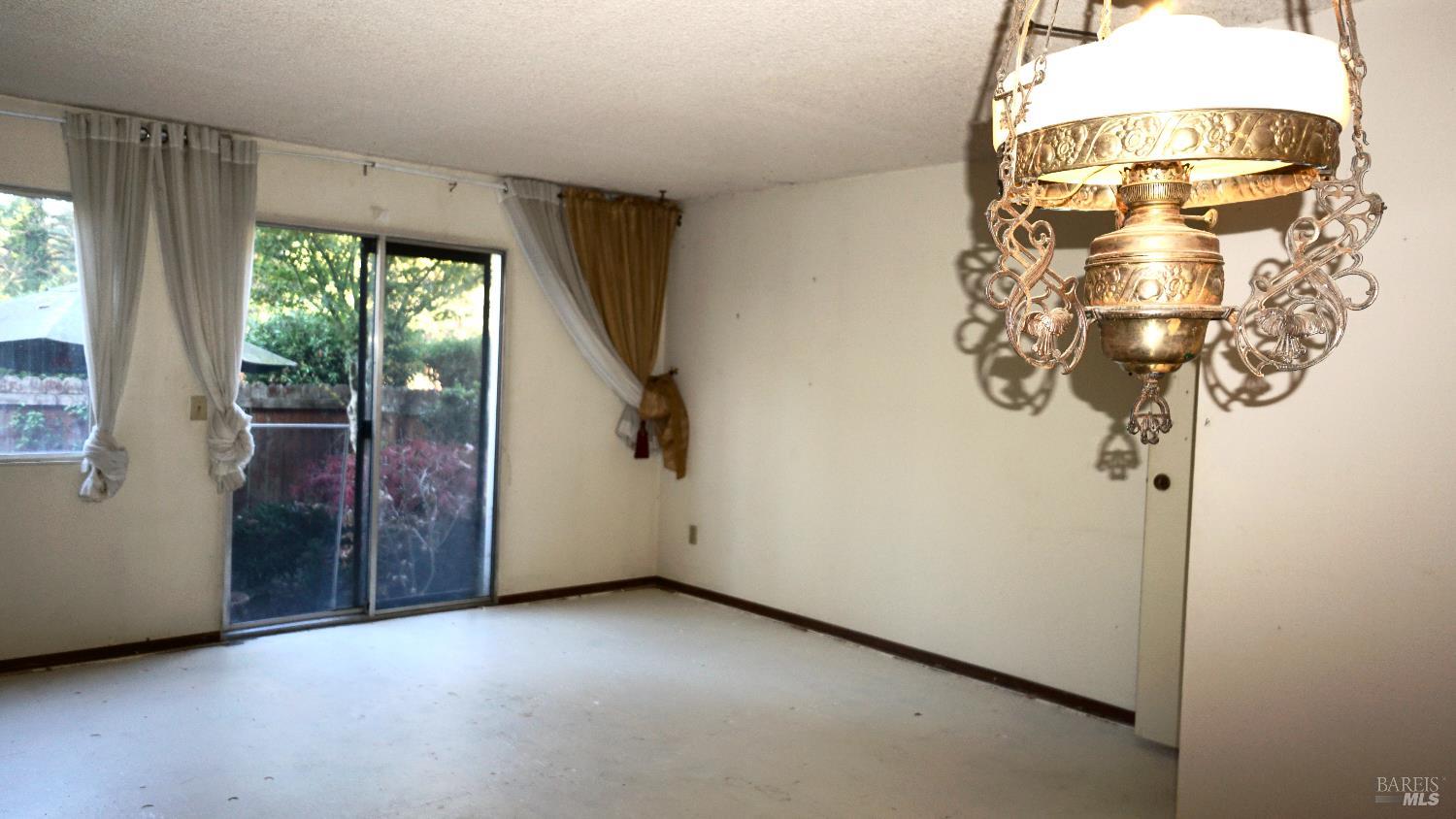 522 Santa Alicia Drive Rohnert Park, CA 94928 - Photo 10 of 24 a view of a garage