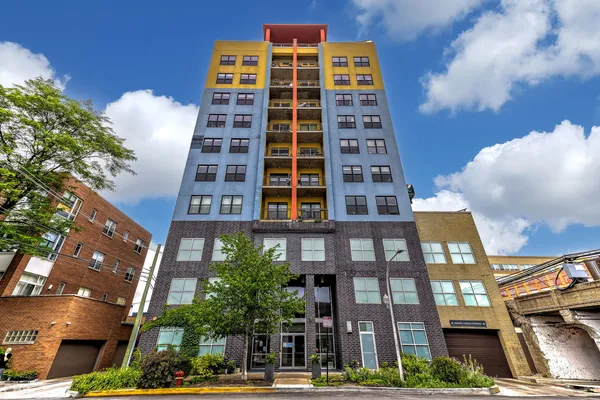 $355,000 | 1122 West Catalpa Avenue, Unit 907, Chicago, IL 60640