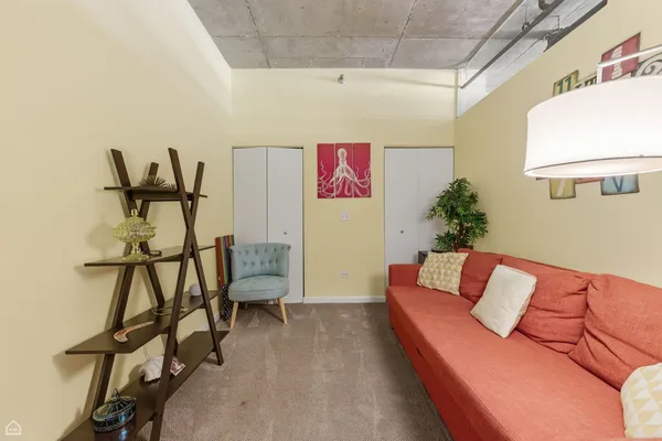 $355,000 | 1122 West Catalpa Avenue, Unit 907, Chicago, IL 60640