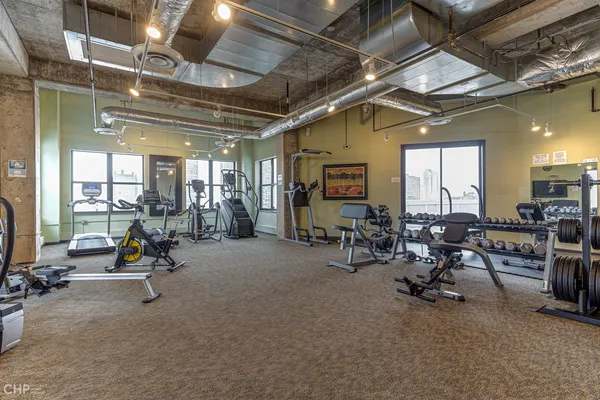 $355,000 | 1122 West Catalpa Avenue, Unit 907, Chicago, IL 60640