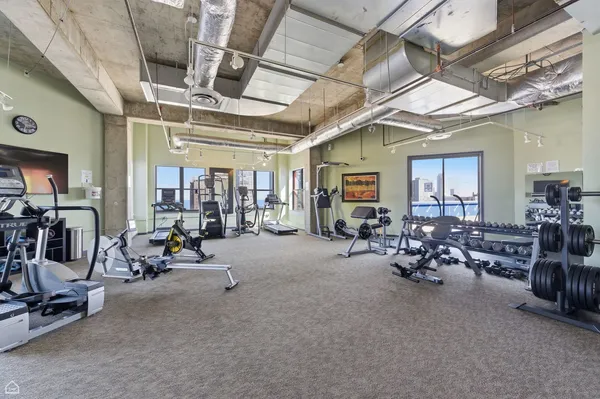 $355,000 | 1122 West Catalpa Avenue, Unit 907, Chicago, IL 60640