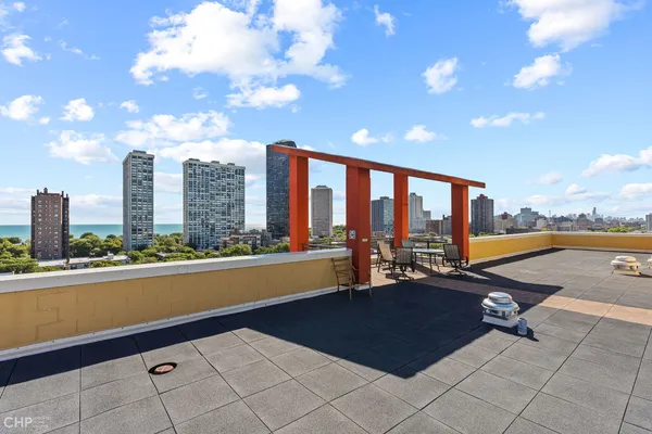 $355,000 | 1122 West Catalpa Avenue, Unit 907, Chicago, IL 60640