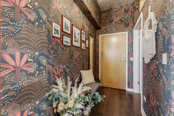 $355,000 | 1122 West Catalpa Avenue, Unit 907, Chicago, IL 60640