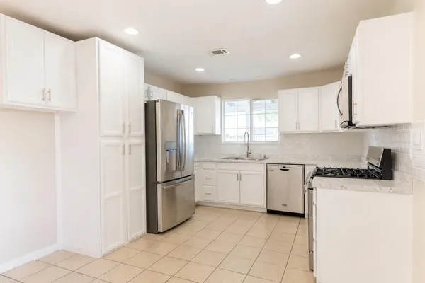 $305,999 | 609 West College Avenue, Coalinga, CA 93210