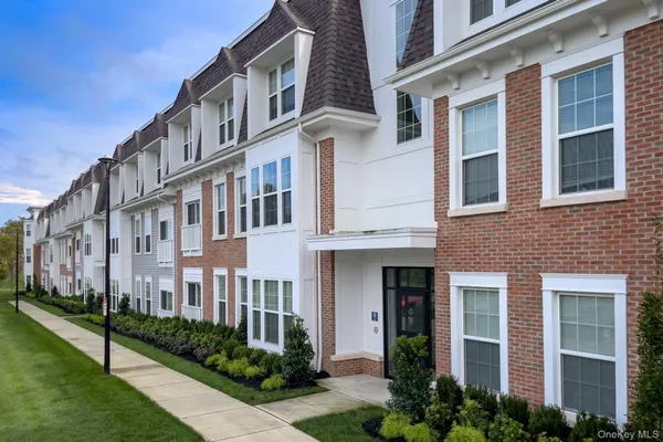 $3,150 | 75 Circle Drive, Unit 89304, Central Islip, NY 11722