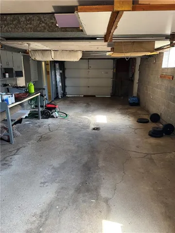 a view of sitting area with furniture