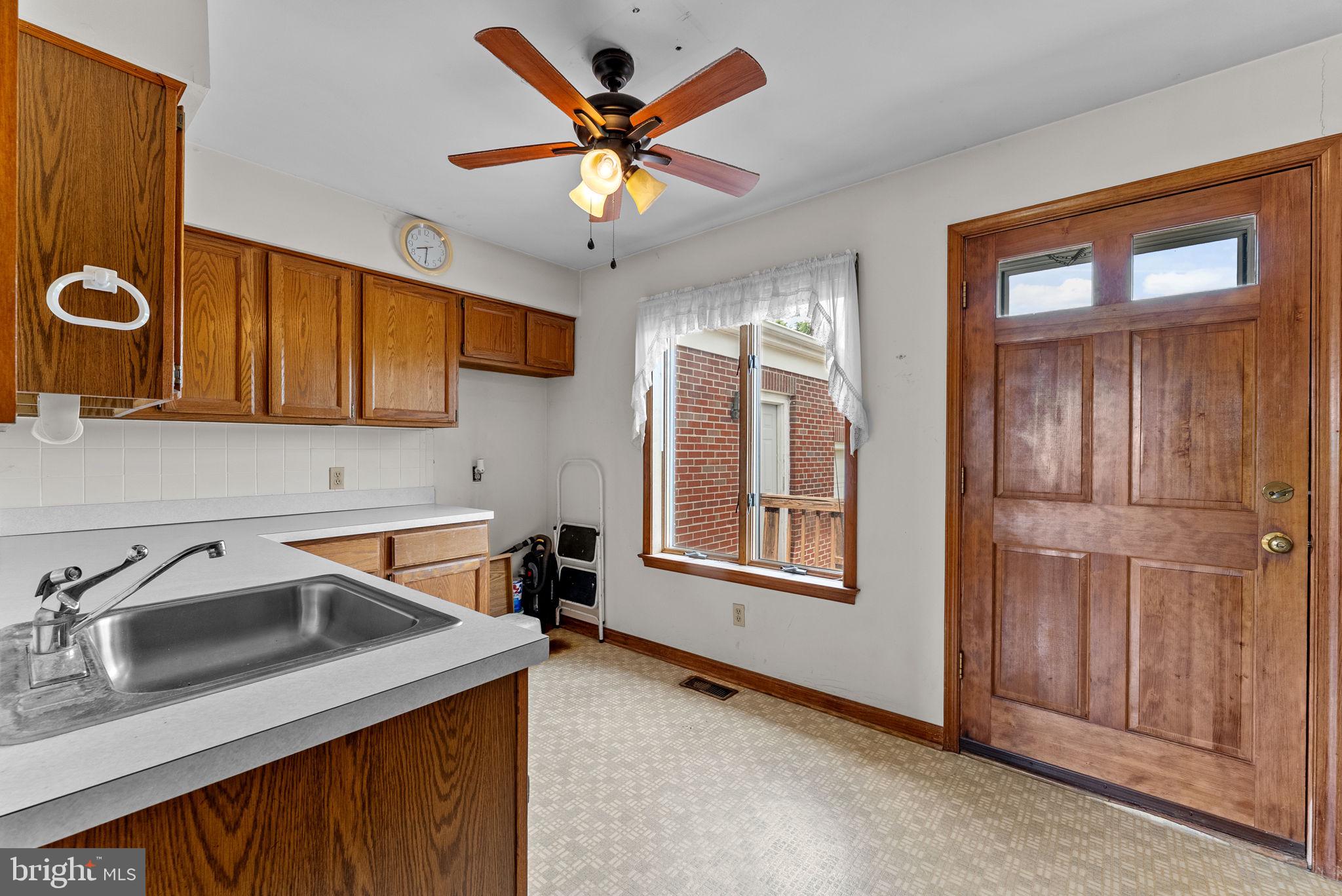 11889 Cemetery Road Remington, VA 22734 - Photo 24 of 74 Laundry Room