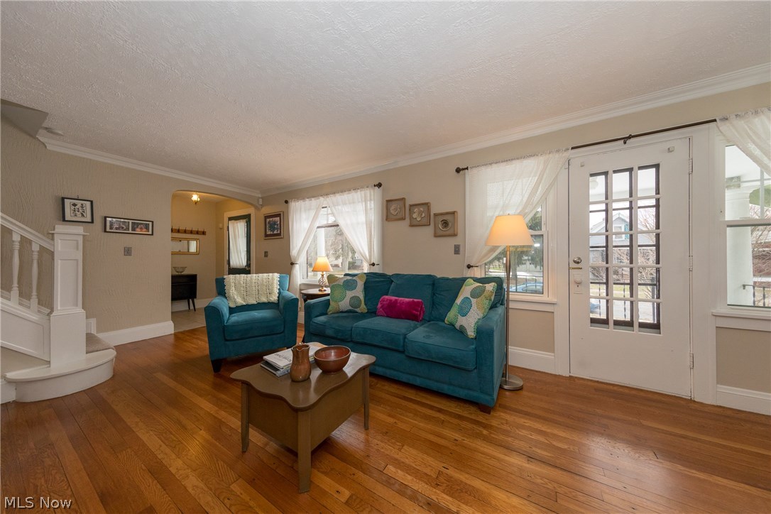 3996 Rosemond Road Cleveland Heights, OH 44121 - Photo 3 of 29 What a super Living Room! Very inviting and comfortable. There's plenty of natural light and a glass pane door leading to the private front porch