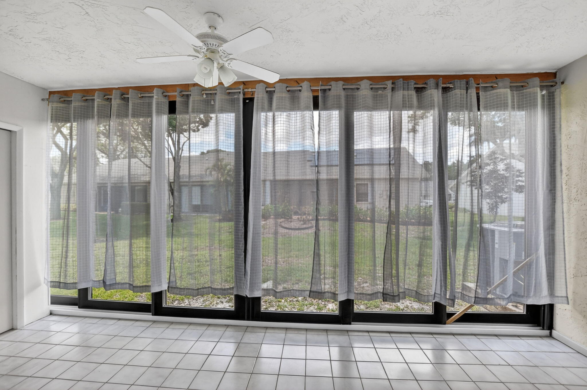 10953 Lake Front Place Boca Raton, FL 33498 - Photo 28 of 40 28-web-or-mls-DSC_6602