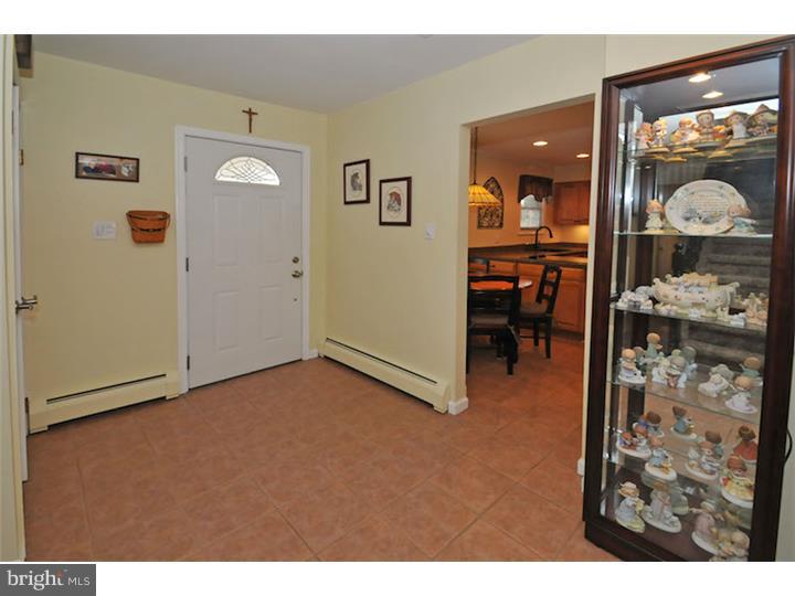 29 Fallenrock Road Levittown, PA 19056 - Photo 13 of 24