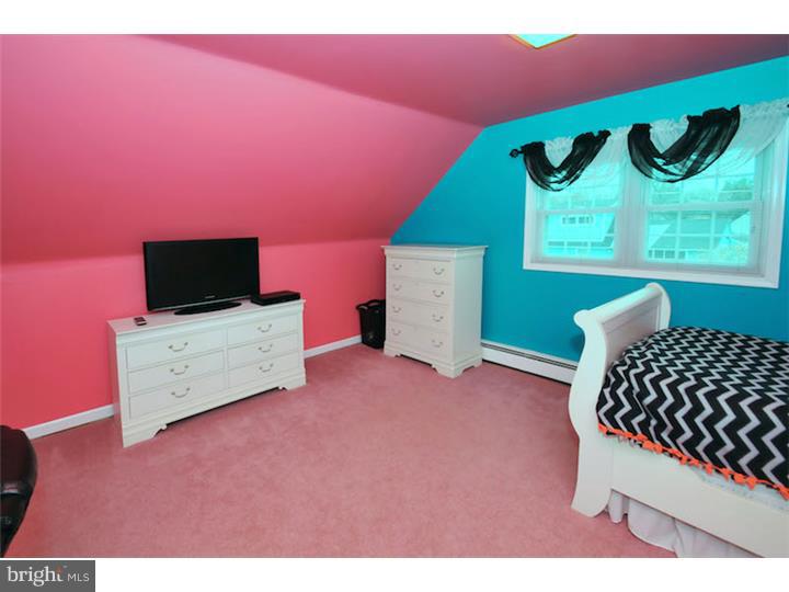 29 Fallenrock Road Levittown, PA 19056 - Photo 21 of 24